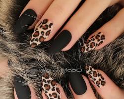 Hình ảnh về Black nails with animal print