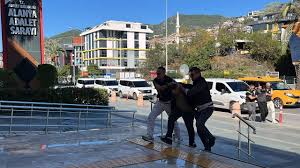 İmzalatılmış senet ve çekler ele geçirildi... Alanya'da tefecilik ve şantaj operasyonu: 7 şüpheli adliyede — Cumhuriyet