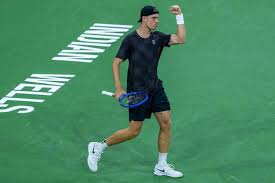 Em duelo de ex-top 10, Shapovalov bate Tsitsipas na estreia de Indian Wells