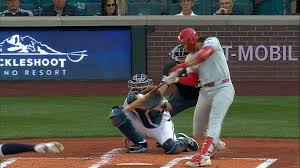 Kyle Schwarber scores on groundout