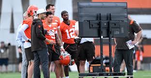 Cleveland Browns: Veteran QB schooled rookies on substance over style