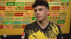 Borussia Dortmund quer renovar com joia italiana