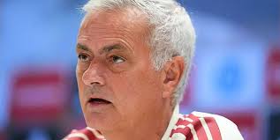 Mourinho defende Vinicius e Mbappé após vitória sobre Inter