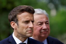 Macron face à la Crise: Vote de Confiance imminent! ⏳ - Imagen principal del artículo