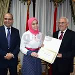 محافظ بورسعيد يكرم الأولى على