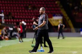 Márcio Goiano celebra classificação antecipada na Copa do Nordeste