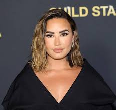 “Kids Shouldn’t Be Working That Much”: People Are Reacting To Demi Lovato's 
Intense Disney Schedule