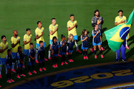 Marcas buscam tons vibrantes, e rosa domina chuteiras da Copa do Mundo