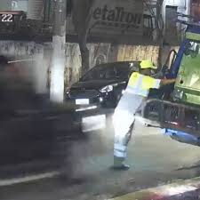 Garis paralisam coleta em São Paulo após morte de colega atropelado por motorista bêbado