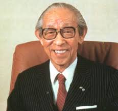 Konosuke Matsushita lahir tahun 1894, dari kelaurga kurang mampu… karena kurang mampu jadi nggak sekolah… kemudian pada umur 9 tahun jadi pekerja di toko ... - konosuke-matsushita