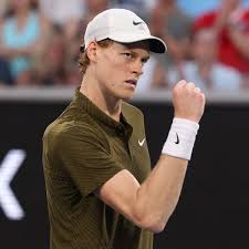 Sinner vence e mantém busca pelo tri no Australian Open; Mensik abandona e Djokovic avança