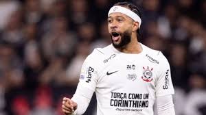 Corinthians “some”, e Memphis aguarda contrato para assinar renovação