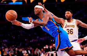 Oklahoma City arrolla a Lakers