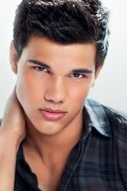 Taylor Lautner Images?q=tbn:ANd9GcTzxiBcvK2ZyCumUveHrs9y5RFSyxser6PbjKB09WsGY_KQPhuj