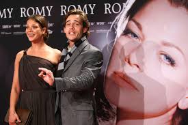 Actress Jessica Schwarz and actor Guillaume Delorme attend the premiere of &quot;Romy&quot; at the Delphi cinema on October 27, 2009 in Berlin, ... - Guillaume%2BDelorme%2BRomy%2BGermany%2BPremiere%2BoPrZx4_YwMUl