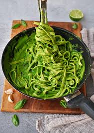 Green Spinach Pasta Sauce (Quick & Easy) - Elavegan | Recipes