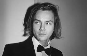 Dutch director George Sluizer says he will be finishing and re-cutting Dark Blood, a 1993 drama starring River Phoenix. The film stalled weeks before ... - river-phoenix1