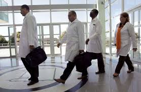 Image result for Médicos cubanos estancados en Colombia