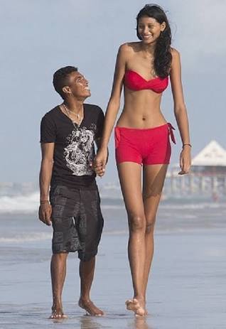 WOW: Tallest Teenage Girl In The World And Boyfriend Shares pics 