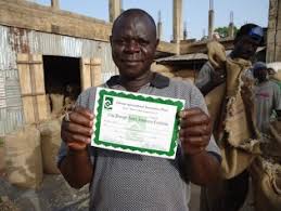 Albert Oppong-Ansah | IPS Inter Press Service | News Agency ... - Alhaji-Alhassan-Gunda-Zakarai-a-nucleus-farmer-holding-his-crop-insurance-certificate-315x237