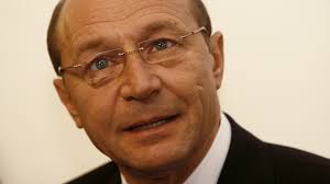 Daca o fotografie valoreaza cat 1000 de cuvinte, asa cum se spune, va rog sa priviti Romania in fata ! Traian Basescu – Presedintele Romaniei - traian-basescu