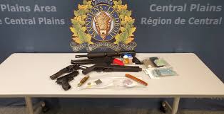 Manitoba Mounties bust wanted man in Portage la Prairie, seize drugs, weapons
