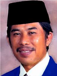 Amos Andhika, Sukses Kembangkan Tahu Pedas Hot - PlasaFranchise.com - 75591-04---Drs.-HM.-Ali-Badarudin,-SH.-MM.Pd