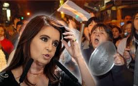 #ARGENTINA : SEGUIMIENTO CACEROLAZO #8A EN TODO EL MUNDO  actualizaciones cada minuto . Images?q=tbn:ANd9GcQPhJKE9dVq2mAWHDJ559qppIXU6_-5hUh9dPrZVYV8P7oGTp0tAA