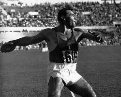 Adolfo Consolini il discobolo italiano che ha conquistato il mondo è stato uno dei più grandi atleti italiani di tutti i tempi. Nel corso della sua carriera ha partecipato a numerose competizioni internazionali, vincendo la medaglia d'oro alle Olimpiadi, ai Campionati Europei e ai Campionati Italiani.