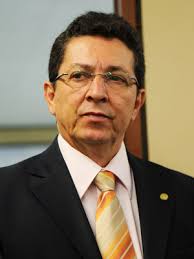 O deputado federal Geraldo Simões (PT-BA) culpou o ministro da Justiça, José Eduardo Cardozo, pela nova onda de violência na área de 47,3 mil hectares ... - geraldo15