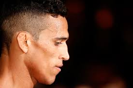 UFC featherweight Charles Oliveira Professional sports are never solely about what happens on the field, court, ice, ring, or Octagon. - ufc162_workouts_021