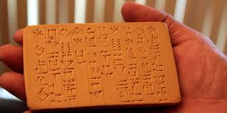 Resultado de imagem para escrita cuneiforme