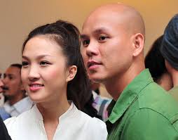 Phan Đinh Tùng cùng vợ sắp cưới dự tiệc - 1-1345788709_480x0