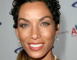 VH1′s “Hollywood Wives” Nicole Murphy launched a fashion website called “Open Hours” over the summer. - nicole-murphy_sports_8089a6