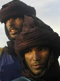 March 07, 2004 | Blue men of the Sahara. Tamashek men. The Tamashek (Tuareg) men at Essouk, Mali. They&#39;ll called the blue men because excess pigment from ... - P1010105_twofacesv