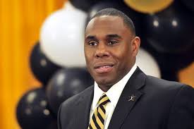 Well, that noise you hear is the gauntlet being thrown down from down south. New @VandyFootball coach, Derek Mason&#39;s message ... - tennessean