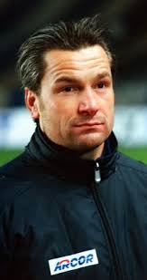 A jelenlegi szövetségi kapitány pedig a német Bernd Storck. Játékosként a Bochum és a Borussia Dortmund csapataiban játszott. 171 Bundesliga meccs van a ... - Bernd%2520Storck
