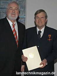 Bild 1: Hans-Markus Stölting, Präsident im BMR e.V. (rechts), ist ...