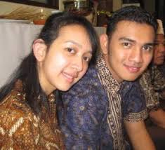 Itulah yang dialami oleh Achmad Ubaidillah (29), yang akan mempersunting putri kelima raja Yogyakarta Sri Sultan Hamengkubuwono X, Gusti Raden Ajeng (GRAj) ... - ubai-reni