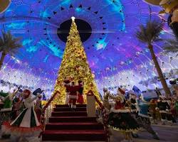 صورة شجرة الكريسماس في دبي