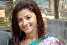 New Delhi: After playing young and aggressive Abha in &#39;Yahan Main Ghar Ghar Kheli&#39;, actress Suhasi Dhami has taken on the role of a homemaker in new show ... - suhasi-dhami-lead