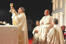 Résultats de recherche d'images pour « eucharist kneeling »