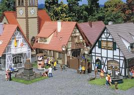 Risultati immagini per piazza del villaggio