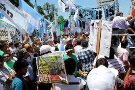 Resultado de imagen para imagens del la protesta de campo en tucuman en la plaza independencia