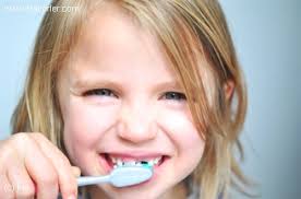 Süt dişlerinin sağlıklı olmasının en az sürekli dişler kadar önemli olduğunu belirten Diş Hekimi Emre Kural, &quot;Vaktinden önce kaybedilen süt dişleri. - 3-yasindan-once-dis-macunu-kullanimi-zararli-5296476_o