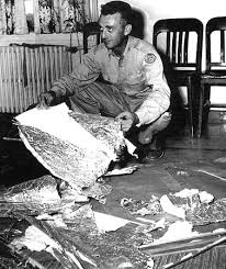 FBI: Desclasificación de archivos OVNIS caso "Roswell - Nuevo México - 1947" Images?q=tbn:ANd9GcRYDSN7-nOsE1SbbosoqAxqiGV6jspBkfYJT60h-ZPCdaiTSzfgbw