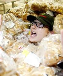 Dominika Zielinska. Rebecca Stevenson, apprentice baker at Countdown supermarket with a batch of freshly made Hot Cross Buns. - 9865871