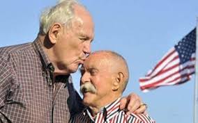 Resultado de imagen de pareja gay ancianos