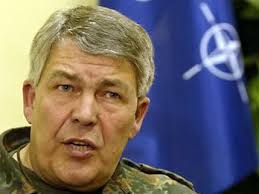 Roland Kather, scheidender Kommandeur der NATO-Friedenstruppe KFOR (AP ...