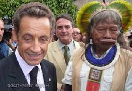 Nicolas Sarkozy et le chef Raoni au Brésil en 2009 © Gert-Peter Bruch. En partenariat avec le site internet CulturClub. - 102